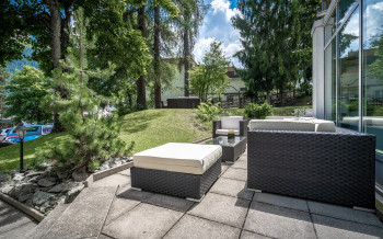 Gartenlounge im Sommer