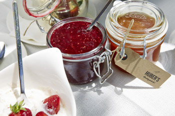 Frühstück mit hausgemachten Marmeladen