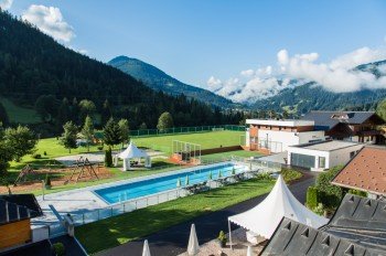 20.000m² große Außenanlage