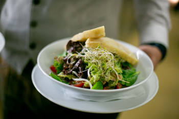 Frische Salate mit regionalen Zutaten