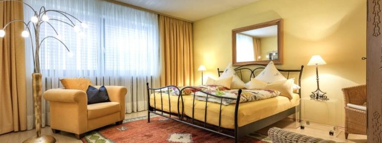 Schlafzimmer 1