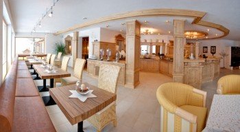 Buffet und Wintergarten