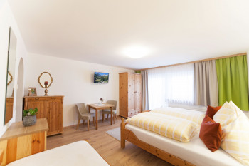 Dreibettzimmer mit Balkon