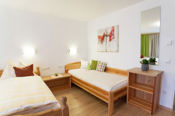 Dreibettzimmer mit Balkon