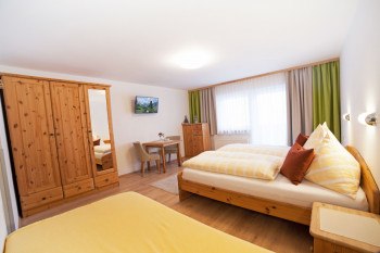 Familienzimmer mit Balkon