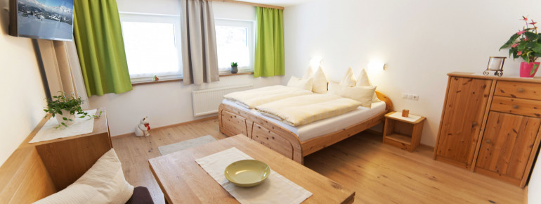 Familienzimmer mit Balkon und Sitzecke - ideal für 2 Erwachsene + 2 Kinder
