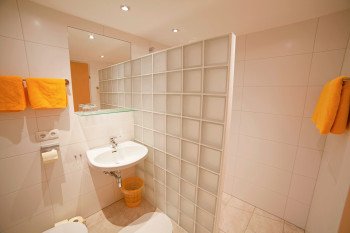Badezimmer mit Dusche