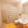 Badezimmer mit Dusche