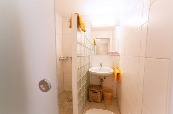 Badezimmer mit Dusche
