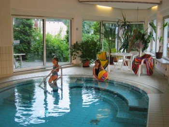 Schwimmbad 4 x 10 m 30° C Wassertemperatur