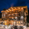 Landhotel Maria Theresia Fassade bei Dämmerung