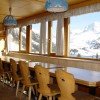 Hüttenstube mit Blick nach Kühtai