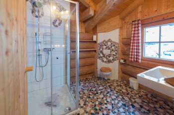 Regendusche im Maulwurf Chalet