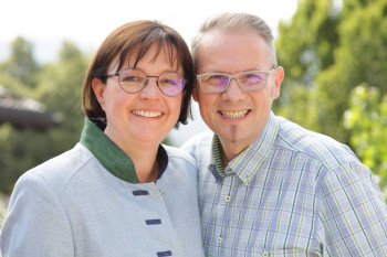 Wir freuen uns auf SieMichaela und Gerhard Nelhiebel