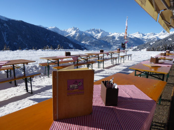 Genussvoll speisen mit einem einmaligen Panoramablick auf die Berge vom Rätikon und Verwall
