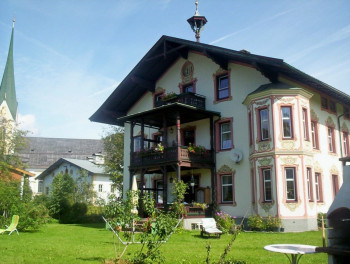 Hausansicht im Sommer