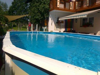 Pool mit Liegewiese
