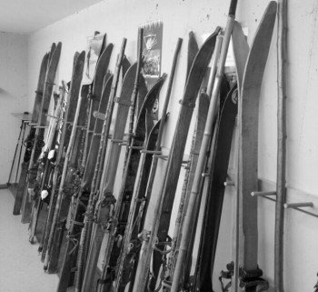 Unser Skikeller mit Nostalgie-Skier