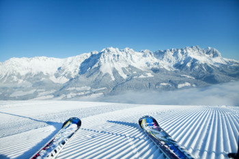 Panoramaskifahren mit Wilder Kaiser im Hintergrund