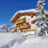 Pension Michaela 1.700m autofreiMitten im Schigebiet, ski in ski outDirekt am Schilift der Sie ins größte Schigebiet Österreichs bringt!