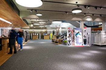 hauseigener Sportshop Porti Sport
