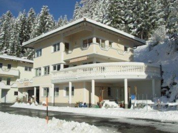 Hausansicht Winter Appartement Ramona