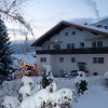 unser Haus mit weihnachtlicher Atmosphäre