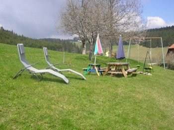 Liegewiese, Grillplatz und Spielplatz