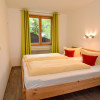 Schlafzimmer mit Doppelbett