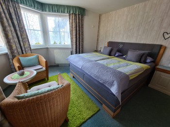 Schlafzimmer Blick Hahnenkamm Terrassenwohnung