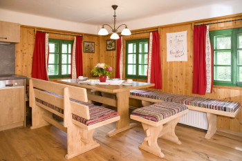 Unsere neue Wohnküche in der Hütte ist doch sehr gemütlich.