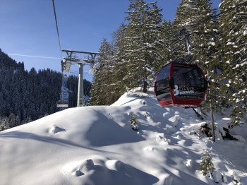 The Kombi-Almkopfbahn takes you from Bichlbach into the skiing area.