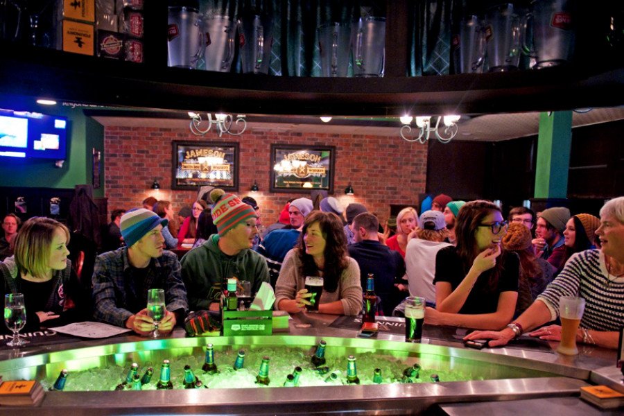 Nightlife is full on in Big White with its bars and nightclubs giving you enough choices. Moose Lounge, Snowshoe Sam´s, and Sessions Taphouse & Grill are definitely worth checking out.