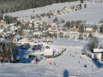 The downhill run has a medium degree of difficulty.