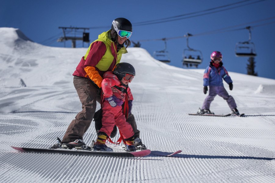 Copper Mountain opened in 1972 and excels with 2,465 acres of skiable terrain, offering 142 trails and 23 lifts in total.