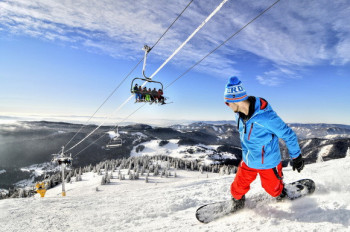 Park Snow is located at an altitude from 916 to 1402 meters.