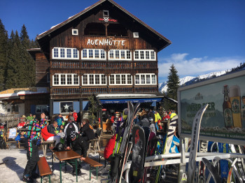 Several mountain huts are of course also available.