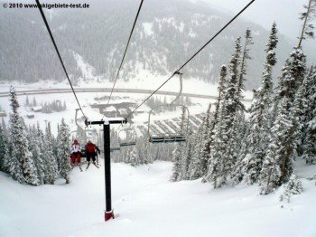 Busy Gully run underneath the lift.