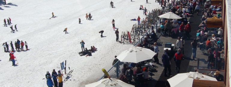 Enjoy the sun and savour the mountain view.