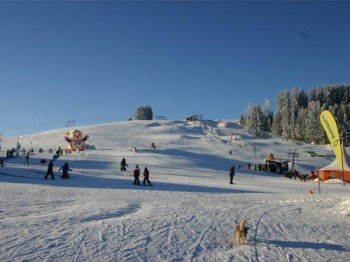 The skiing area offers mainly blue marked slopes