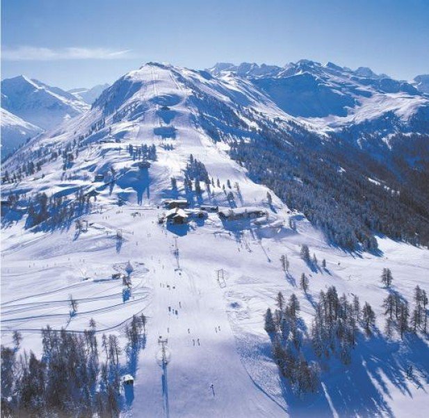 An der Bergstation der Veysonnaz-Gondelbahn erschließen sich zahlreiche Abfahrten. Von hier aus führt zudem der Cheminée-Schlepplift weiter auf den 2.450 Meter hohen Ethérolla.