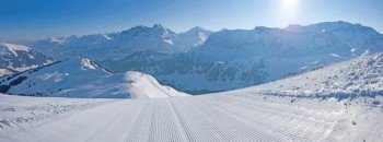 Perfekt präparierte Pisten und ein beeindruckendes Bergpanorama warten in Adelboden-Lenk.