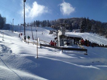 Am Rand der 500 m langen Alpin-Abfahrt verläuft die FIS-Rennstrecke.