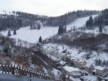 Skilift Albstadt-Tailfingen: Das Pistenglände im Schalkental - aus Perspektive vom gegenüberliegenden Wohngebiet Lammerberg