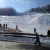 43 Flutlichtstrahler beleuchten werktag-abends beide Abfahrtspisten und den "Schneestern"-Snow-Funpark.