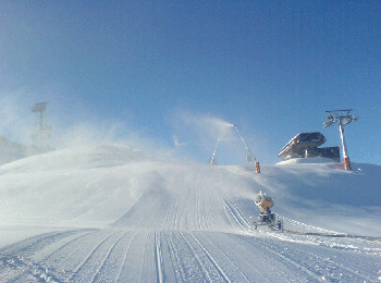 Schneekanonen sorgen für Schneesicherheit.