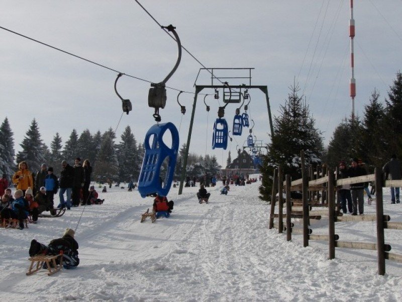 Der Rodellift im Oberharz erspart seinen Gästen das lästige Bergaufsteigen vor jeder Schlittenabfahrt