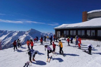 Besuchern des Skigebietes in Kärnten bietet sich ein eindrucksvolles Bergpanorama.