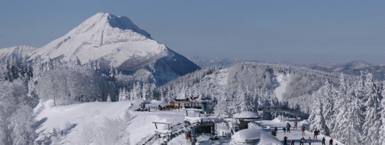 Der höchste Punkt des Skigebiets Annaberg liegt auf 1.334 Metern. Von dort aus hat man einen guten Blick auf den 1.839 Meter hohen Ötscher im Mostviertel.