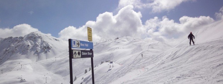 Blick auf den höchsten Lift im Skigebiet: Der Lenawee Mountain Lift!